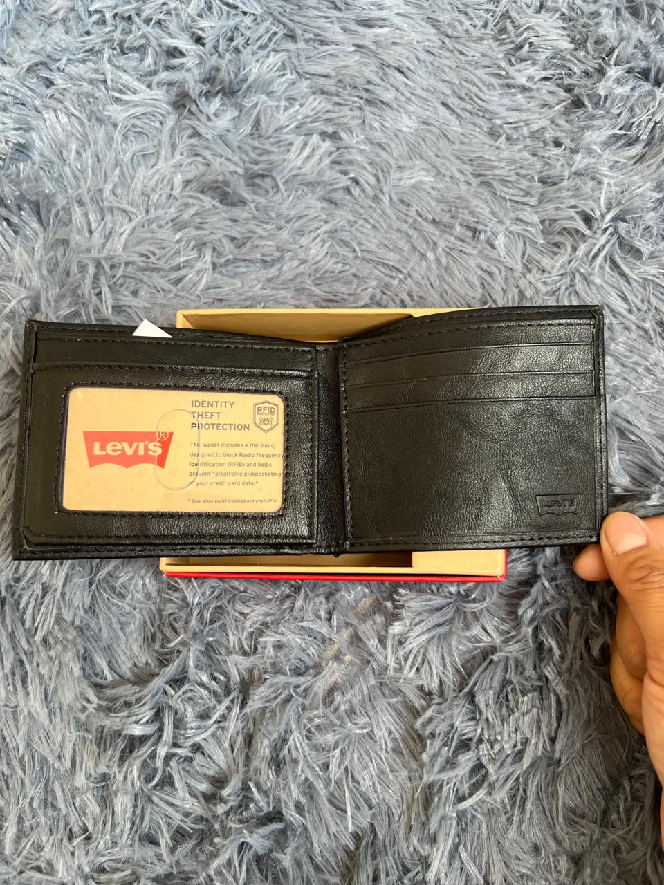 Cartera Hombre Levi's® Negra de Piel – Billetera Clásica con Protección RFID