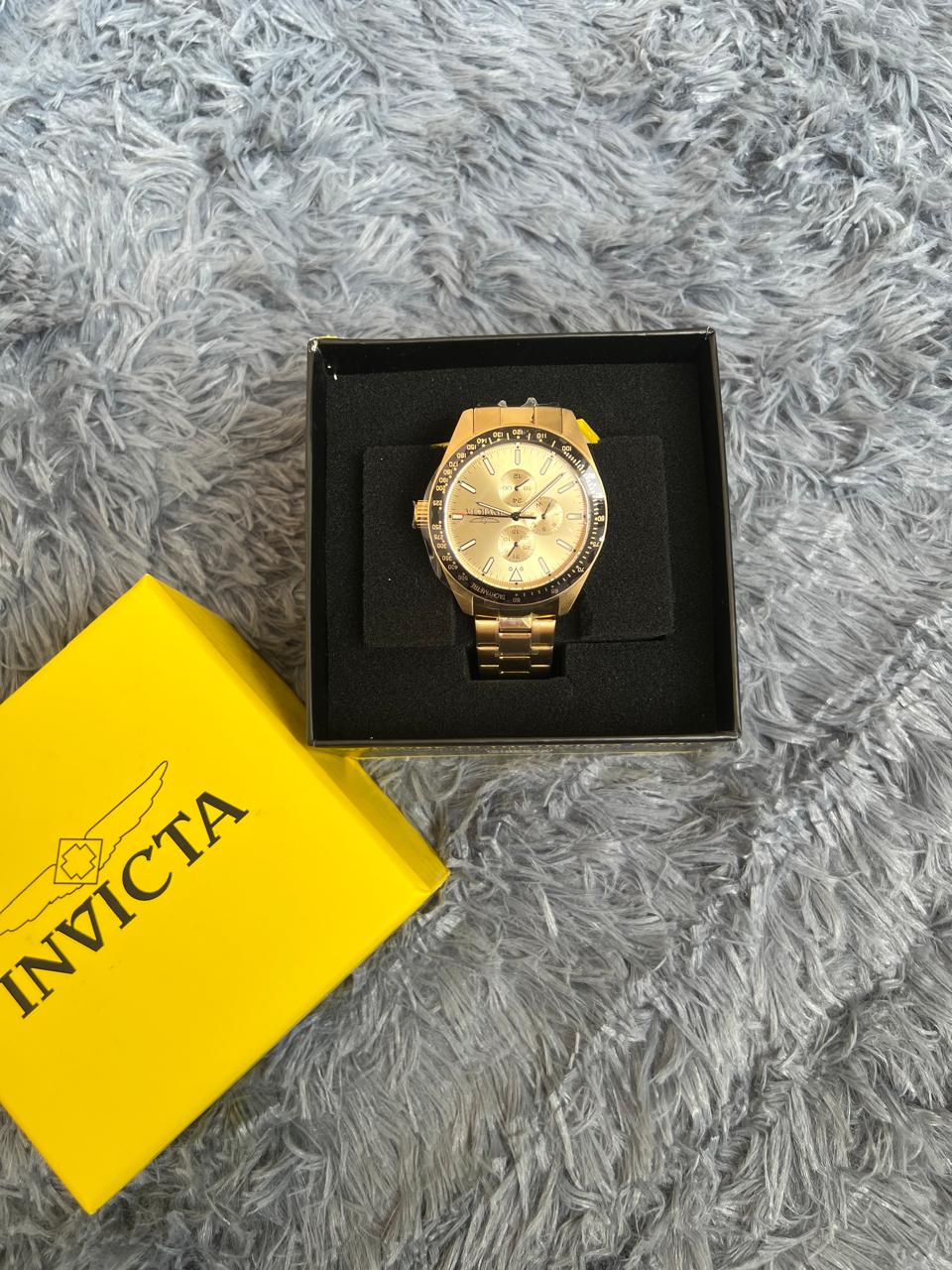 Reloj Cronógrafo Dorado Invicta® Acero Inoxidable – Estilo Luxury para Hombre