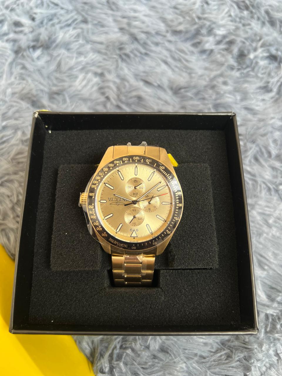 Reloj Cronógrafo Dorado Invicta® Acero Inoxidable – Estilo Luxury para Hombre