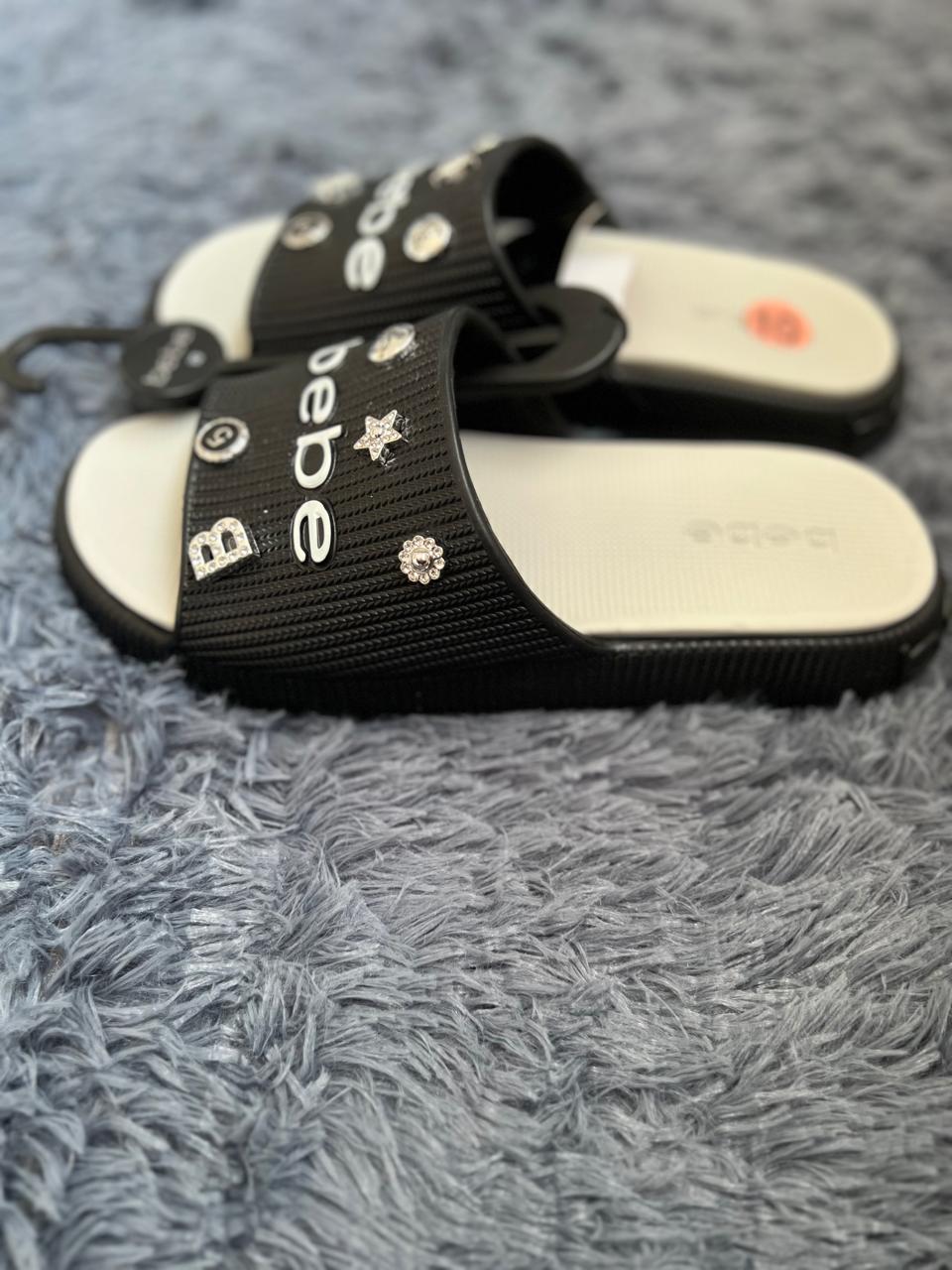 Sandalias Slide Bebe® Urban Glam Black – Mujer | Con Aplicaciones Brillantes
