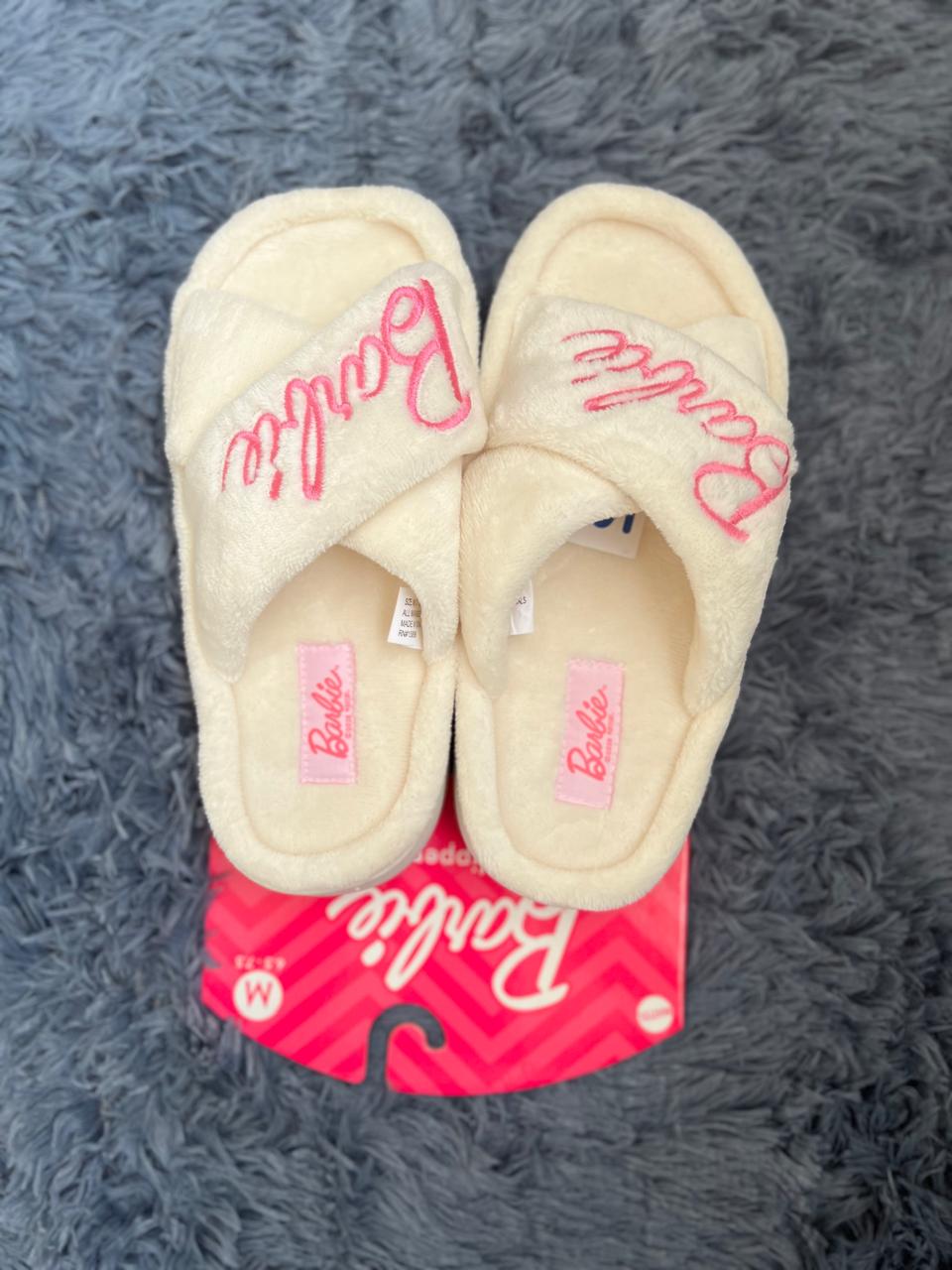 Pantuflas Afelpadas Barbie® Rosa & Crema – Sandalias de Casa Súper Suaves y Cómodas para Mujer