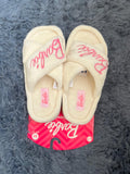 Pantuflas Afelpadas Barbie® Rosa & Crema – Sandalias de Casa Súper Suaves y Cómodas para Mujer