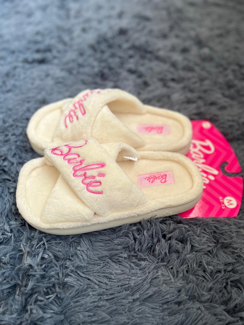 Pantuflas Afelpadas Barbie® Rosa & Crema – Sandalias de Casa Súper Suaves y Cómodas para Mujer