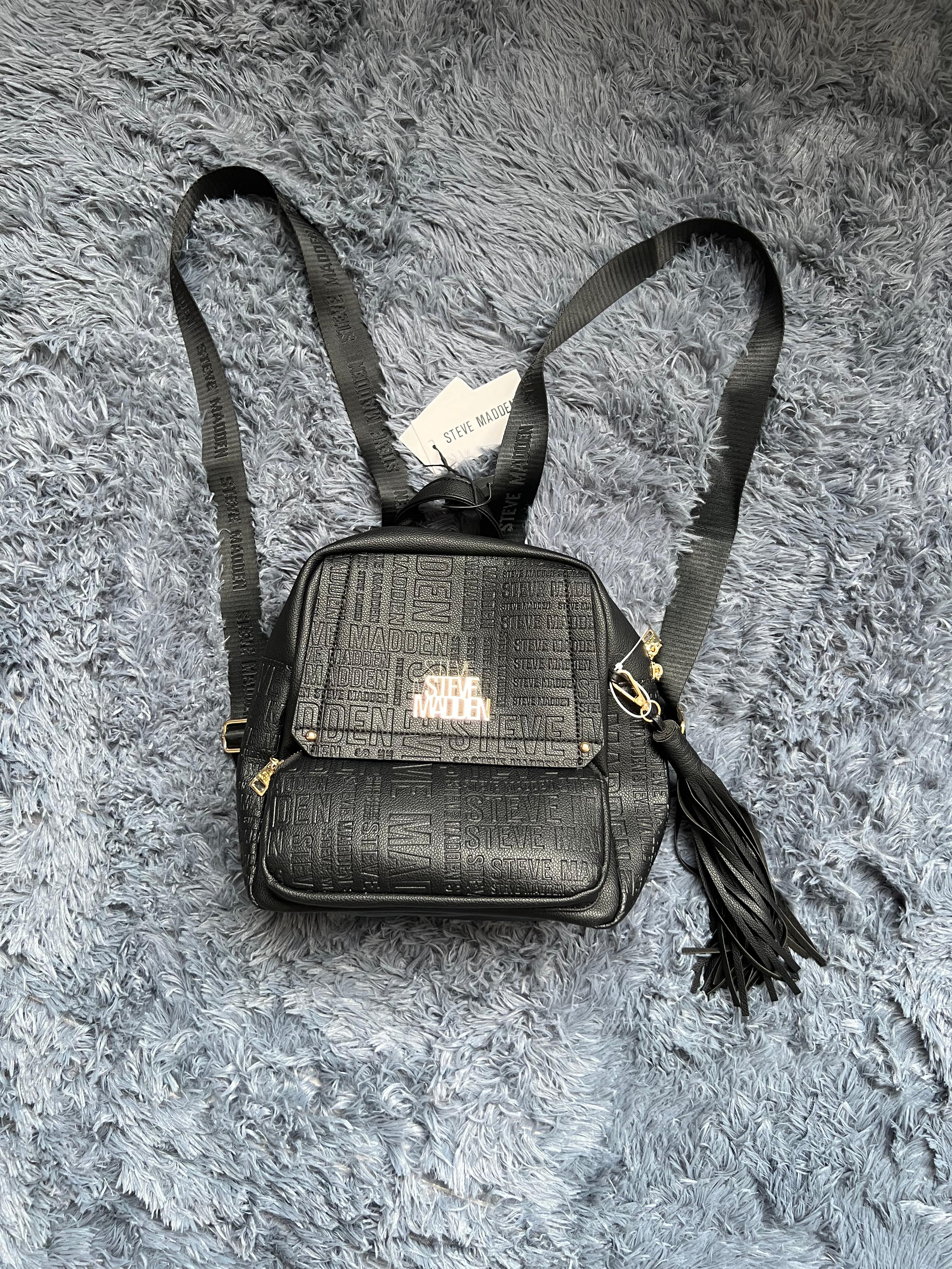 Mochila Steve Madden Original Negra Mini Backpack Monograma – Urbana, Compacta y Moderna