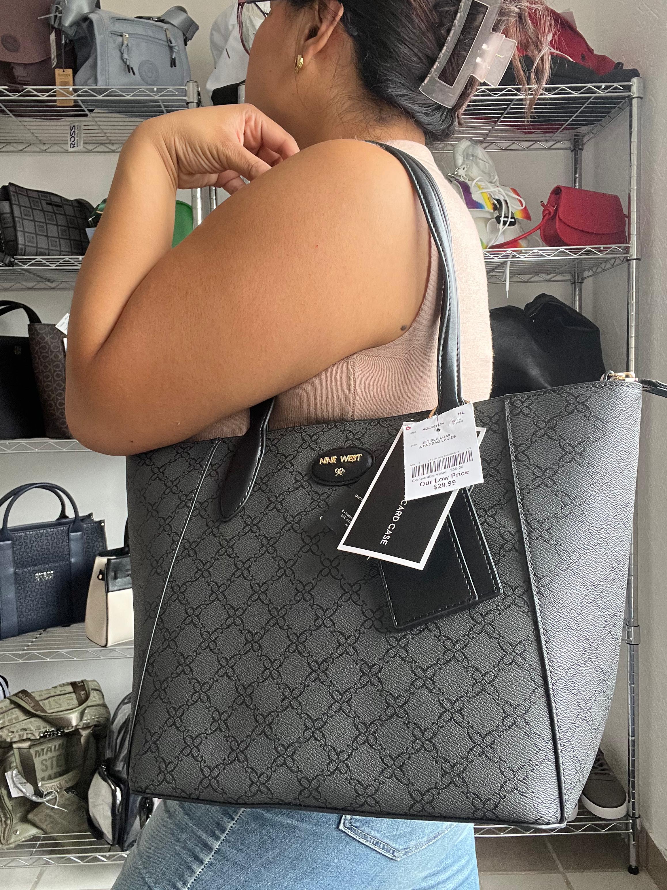 Bolsa Nine West Original Tote Gris Monograma con Tarjetero – Elegante y Ligera