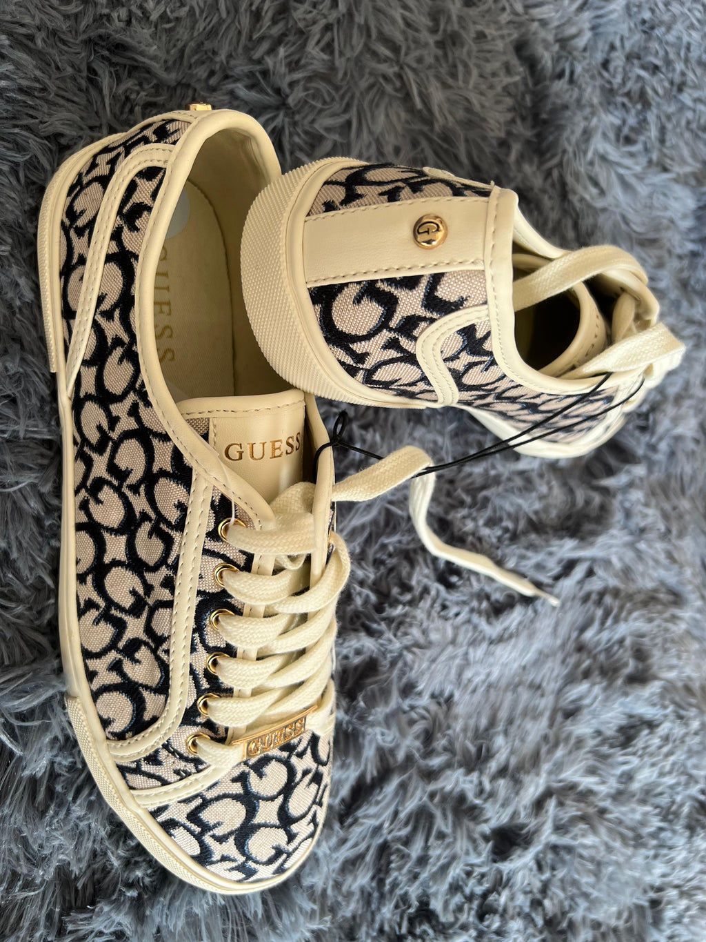 Tenis GUESS Monogram Luxe Beige & Gold