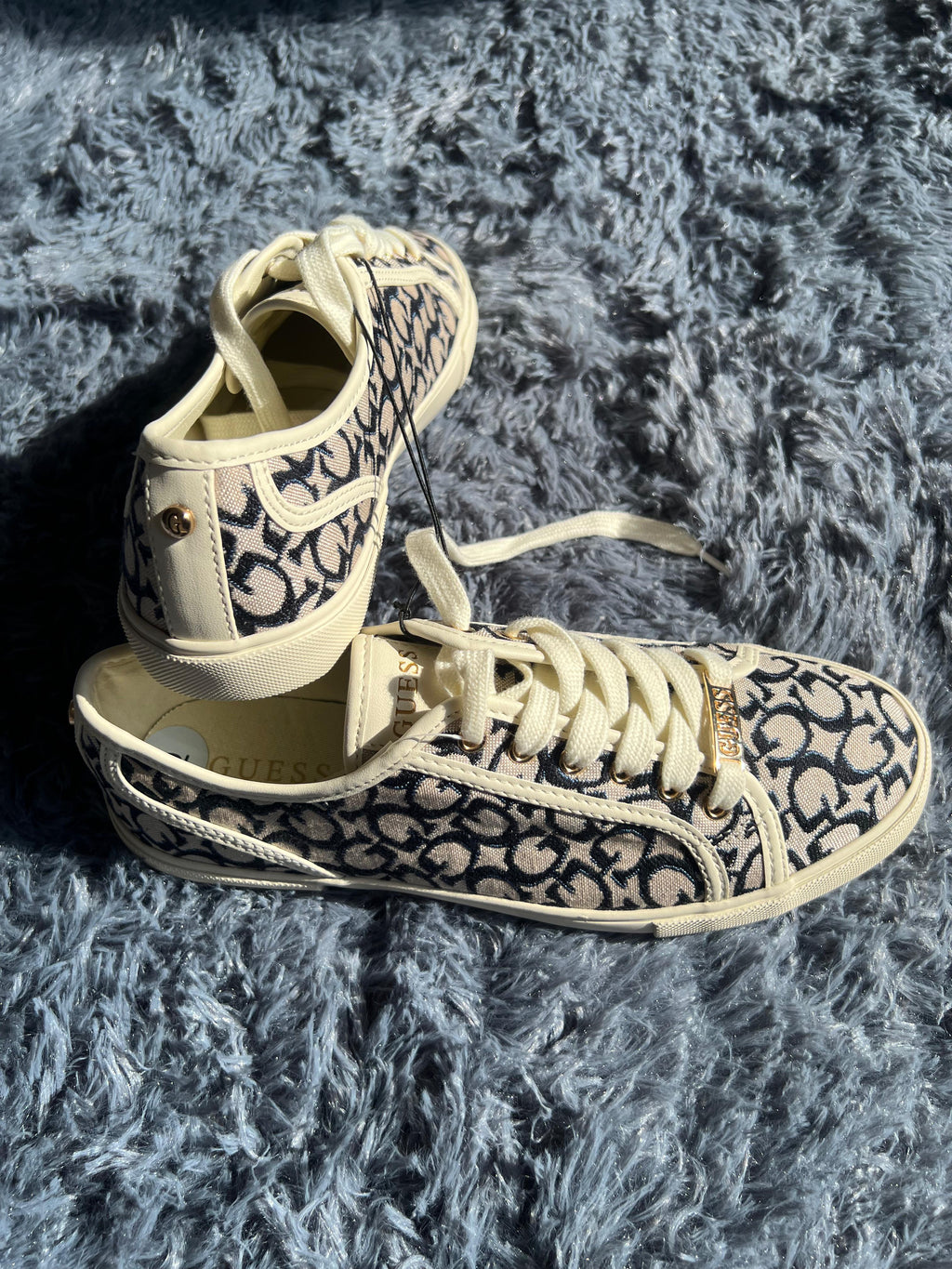 Tenis GUESS Monogram Luxe Beige & Gold