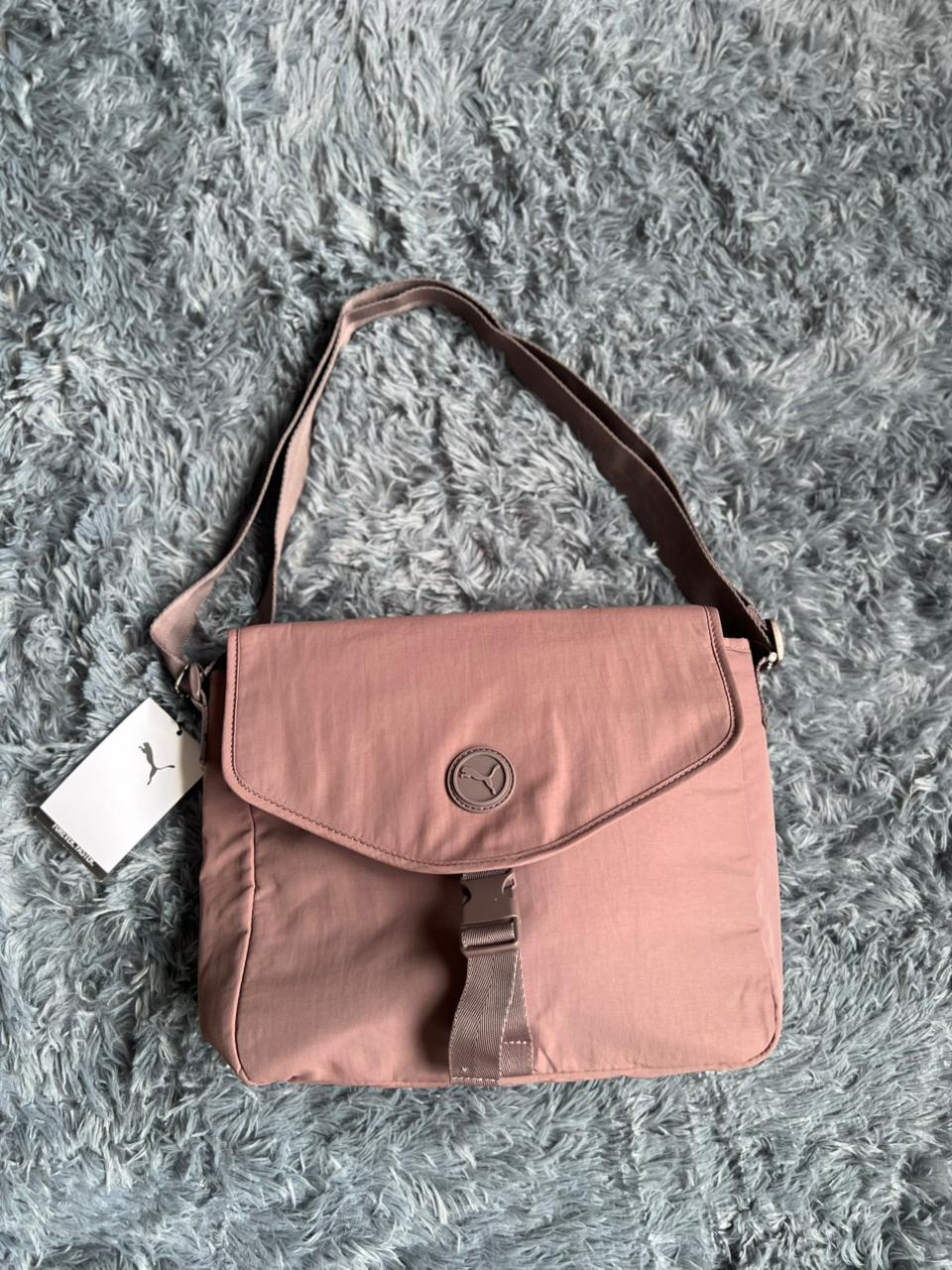 Bolsa Crossbody PUMA Rosa Mujer – Messenger Casual Ligera y Deportiva