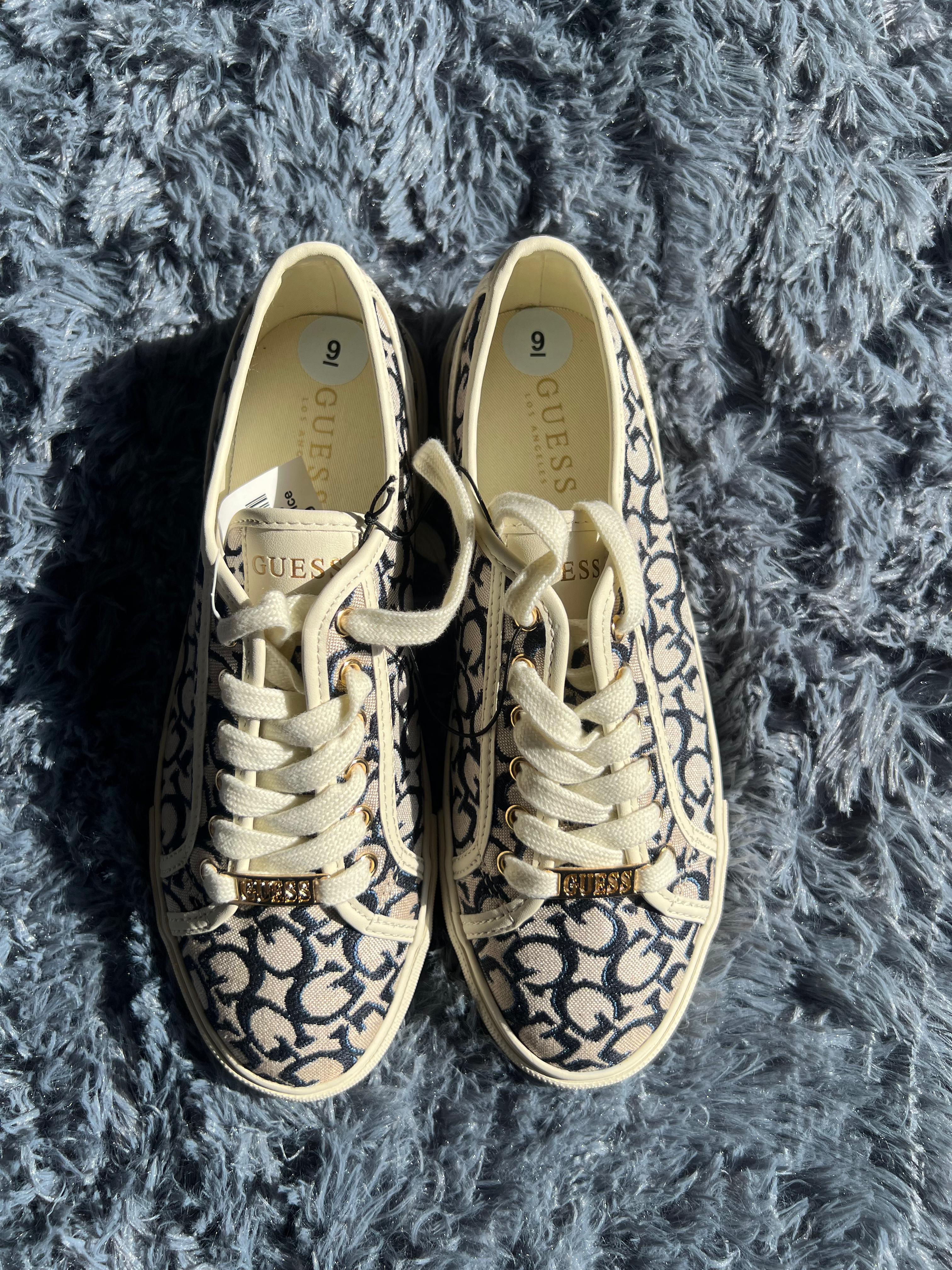Tenis GUESS Monogram Luxe Beige & Gold