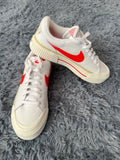 Tenis Nike Originales Blancos con Swoosh Rojo | Sneakers Casual Plataforma Streetwear Unisex
