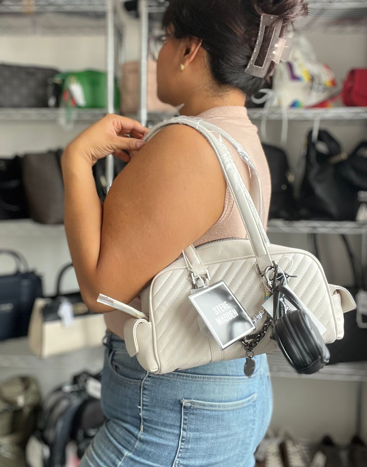 Bolsa Steve Madden Original Acolchada Beige con Charm y Monedero