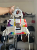 Bolsa Steve Madden Original Mini Handbag Blanca con Detalles Rainbow – Diseño Urbano Fashion